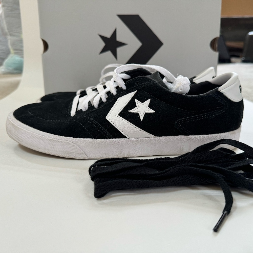 Converse Men's 9.5M Black Low-Top Skate Shoes